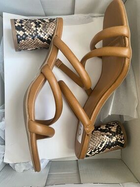 DV by Dolce Vita Tan Snakeskin Block Heel Open Toe Sandals 7.5